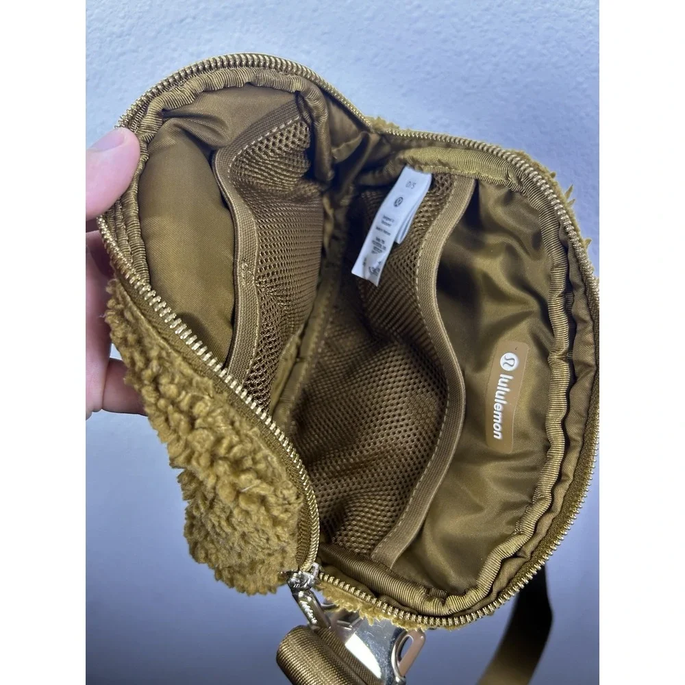 Lululemon Everywhere Belt Bag Sherpa Fleece Caramel Brown